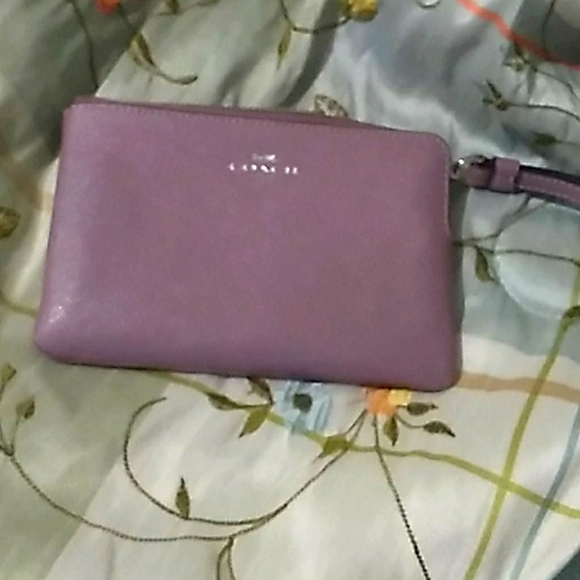 Coach Handbags - Coach wristlet